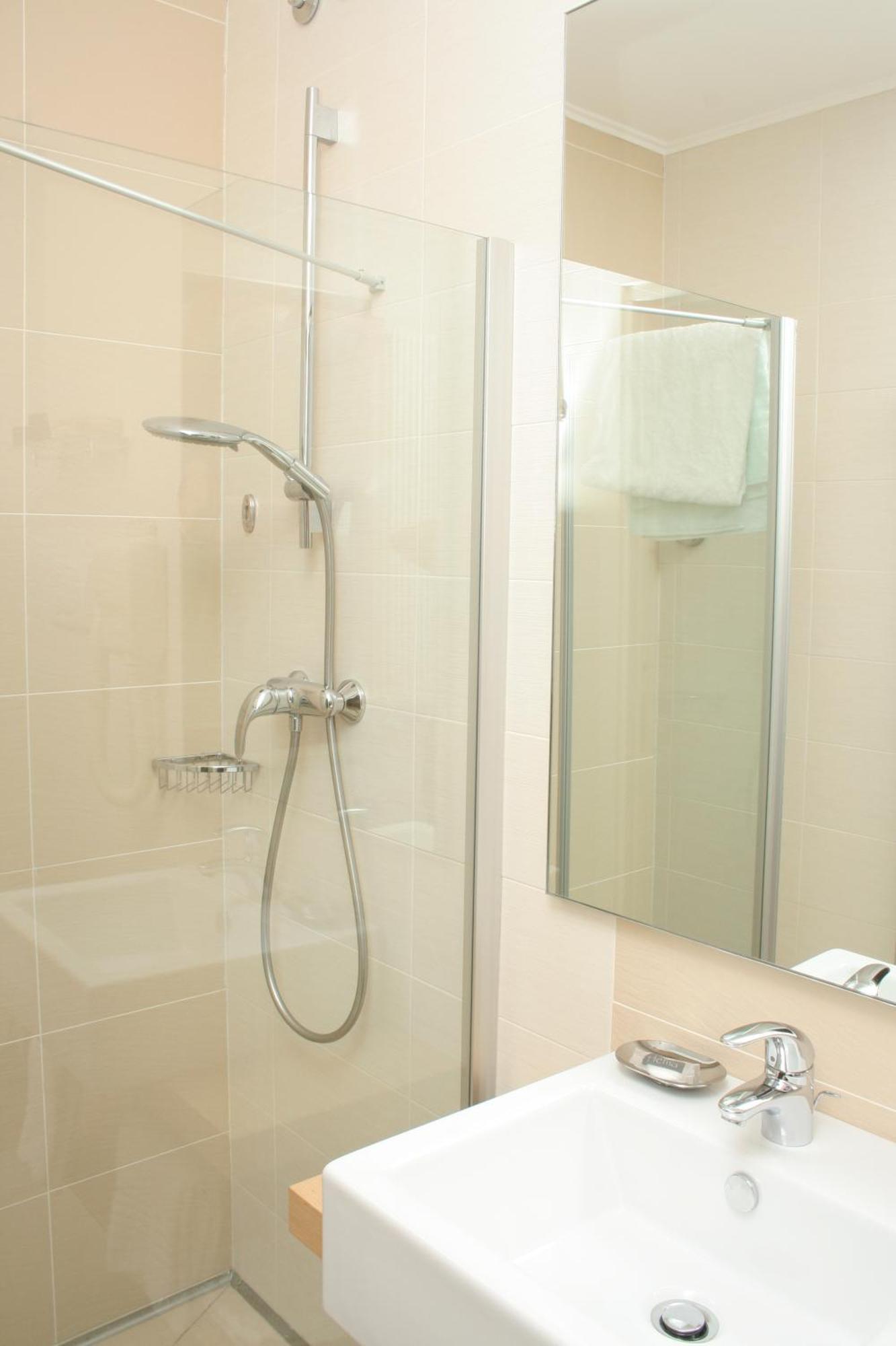Hotel Centro Benessere Gardel Arta Terme Buitenkant foto
