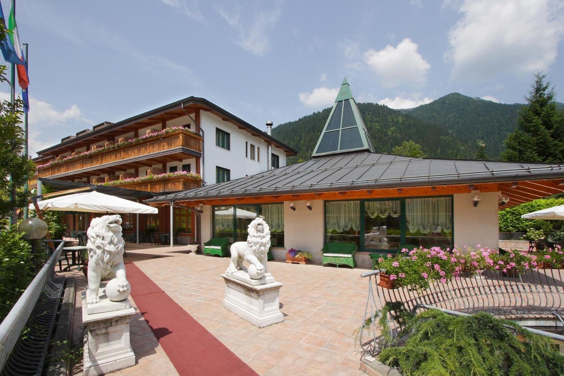 Hotel Centro Benessere Gardel Arta Terme Buitenkant foto